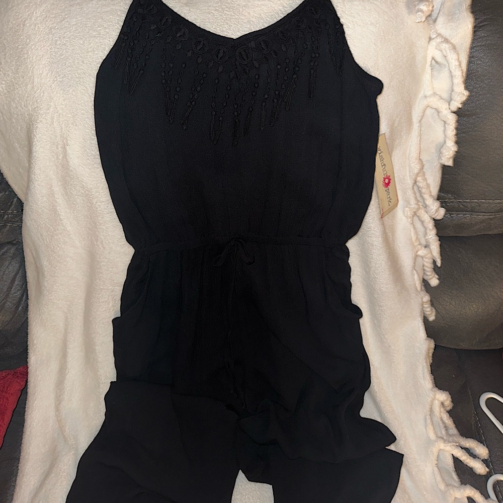 Black jumper /romper🖤